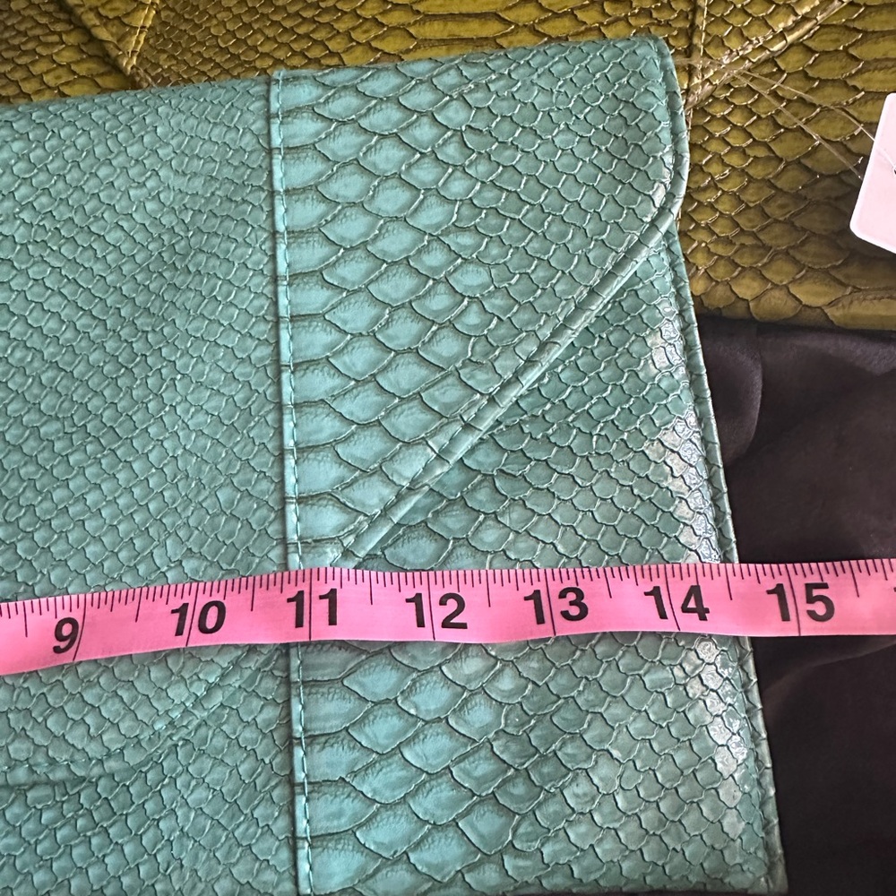 Luxury Turquoise & Apple Green Snakeskin clutch (2) - Picture 5 of 6